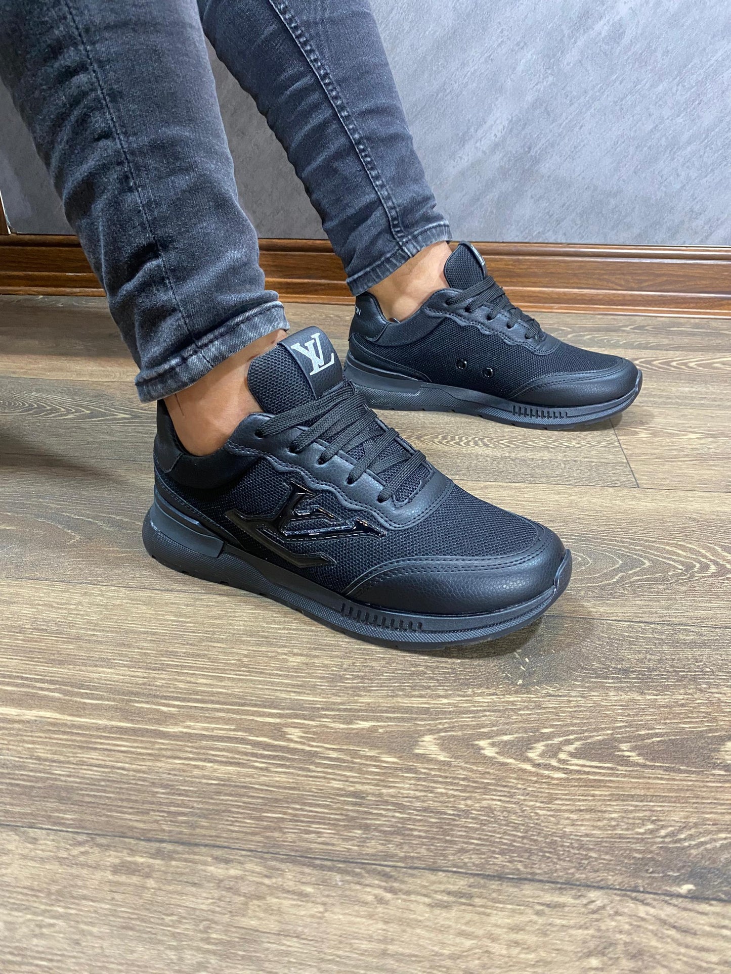 Lv black black الأناقة عنواننا