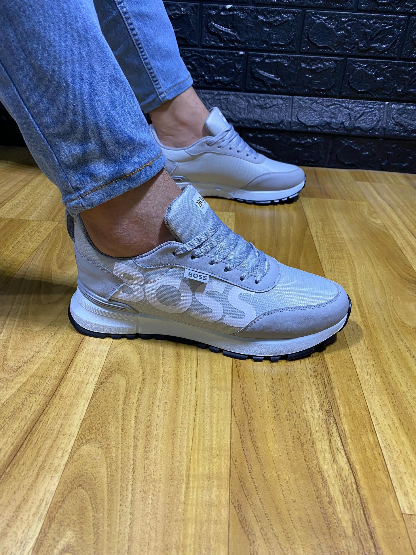 تحطيم الأسعار 280الف فقط تلبس الحطة مع dz-shoes