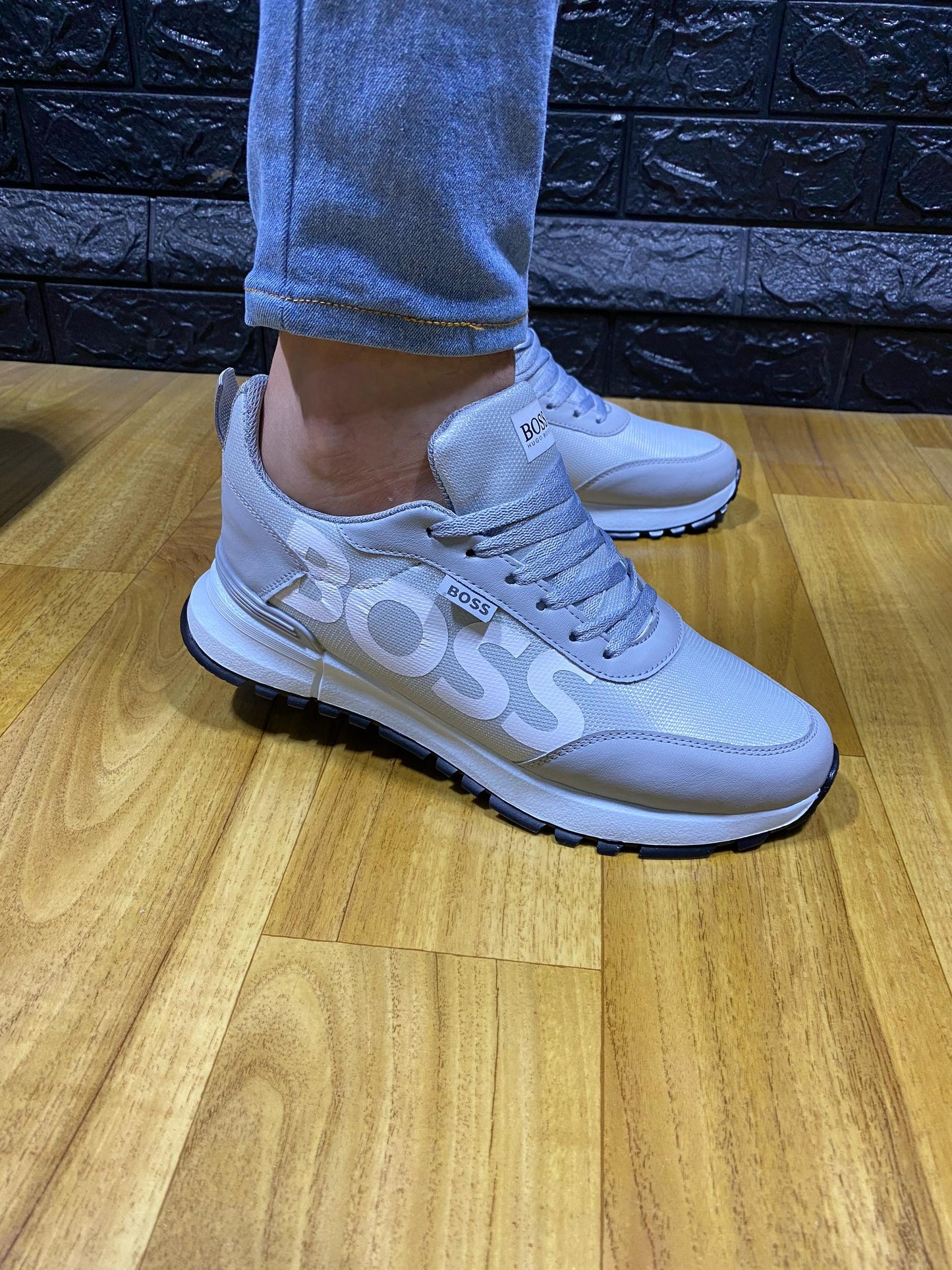 تحطيم الأسعار 280الف فقط تلبس الحطة مع dz-shoes