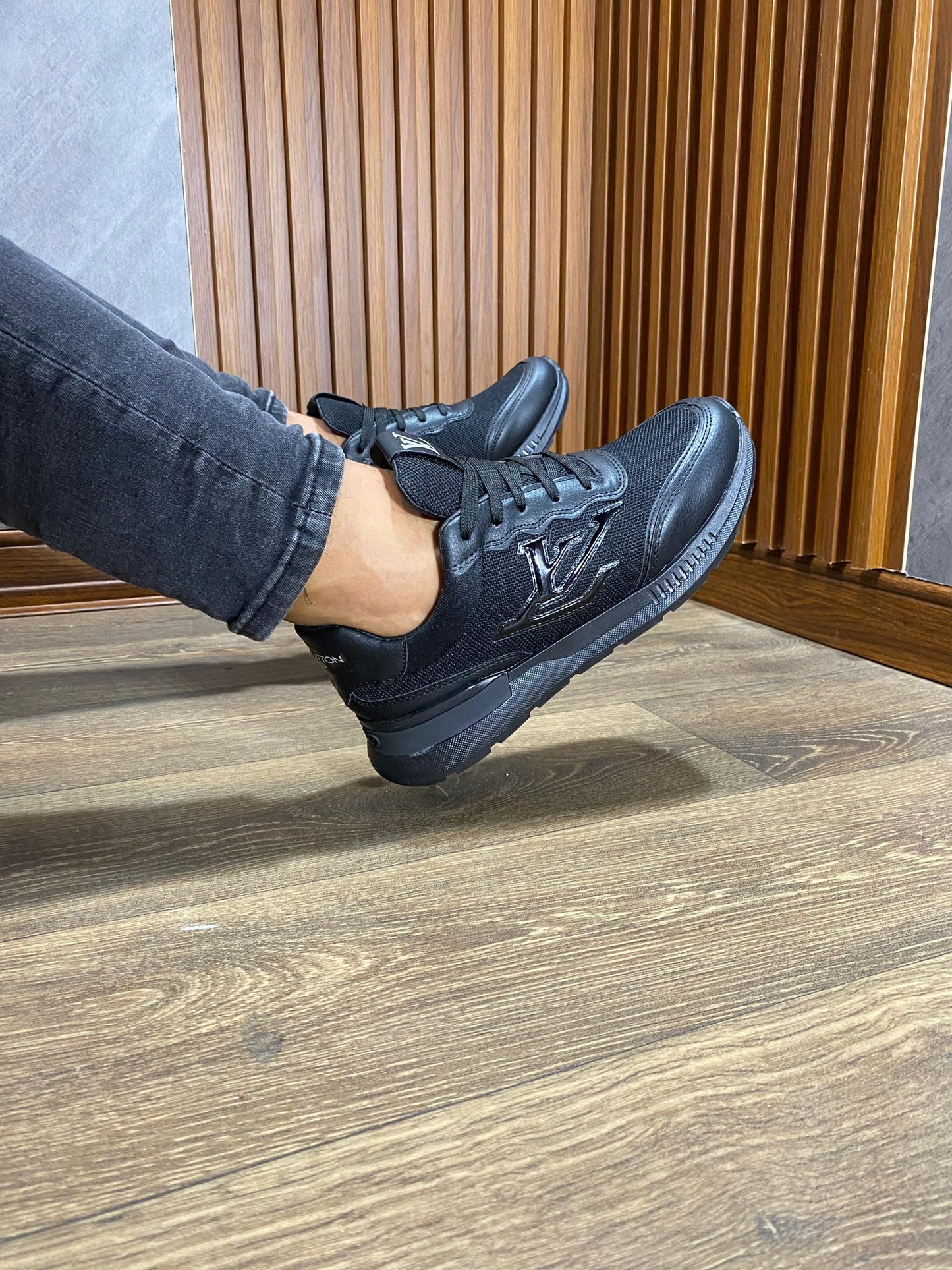 Lv black black الأناقة عنواننا