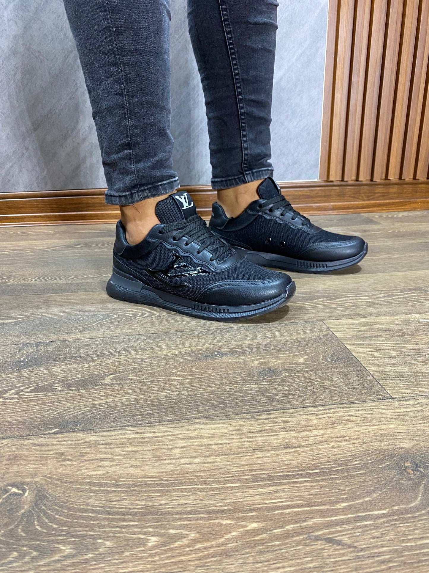 Lv black black الأناقة عنواننا