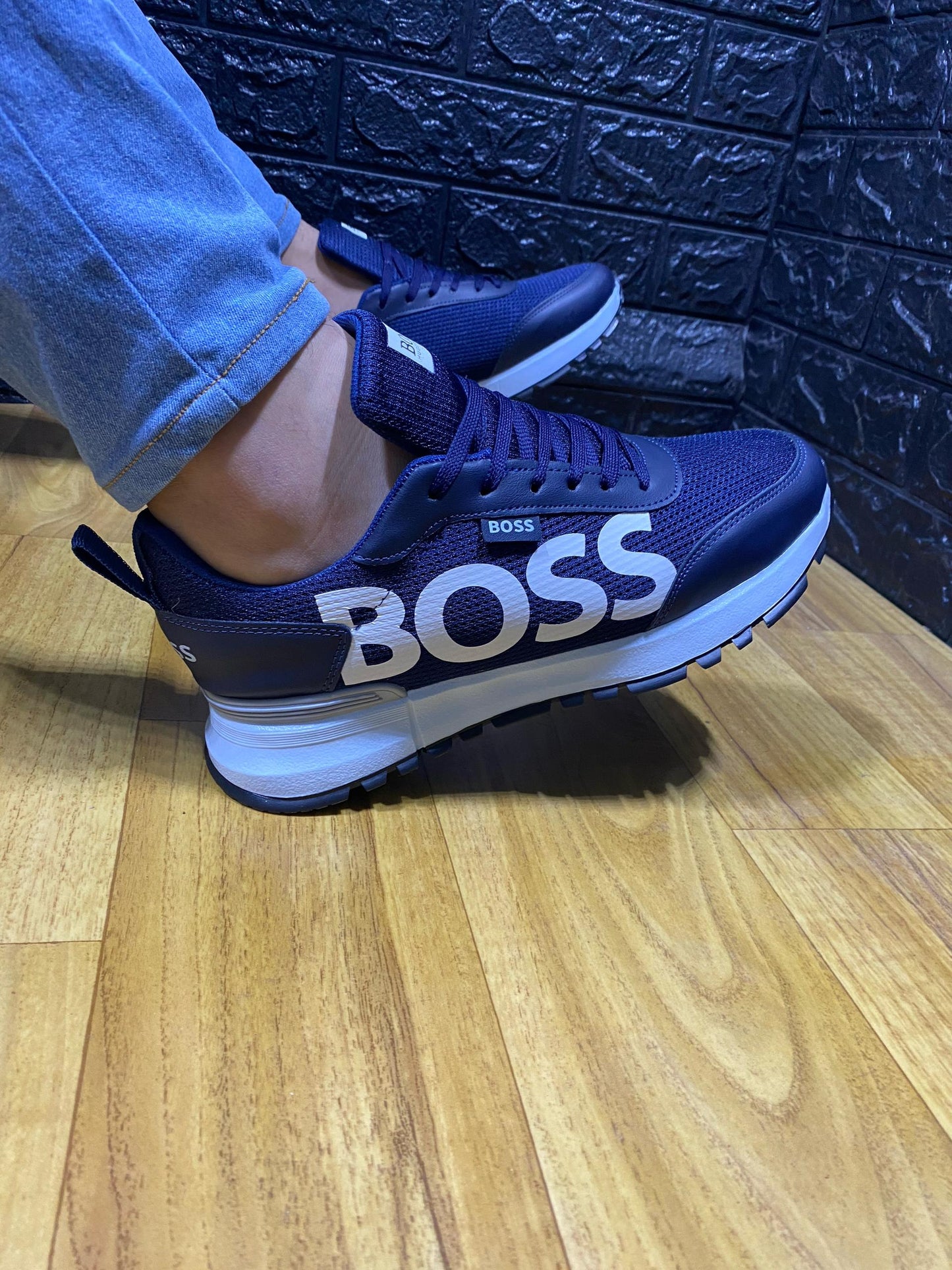 تحطيم الأسعار 280الف فقط تلبس الحطة مع dz-shoes